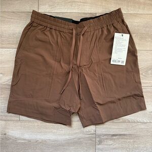 NWT Lululemon Bowline Short 8” Size L Dark Mocha